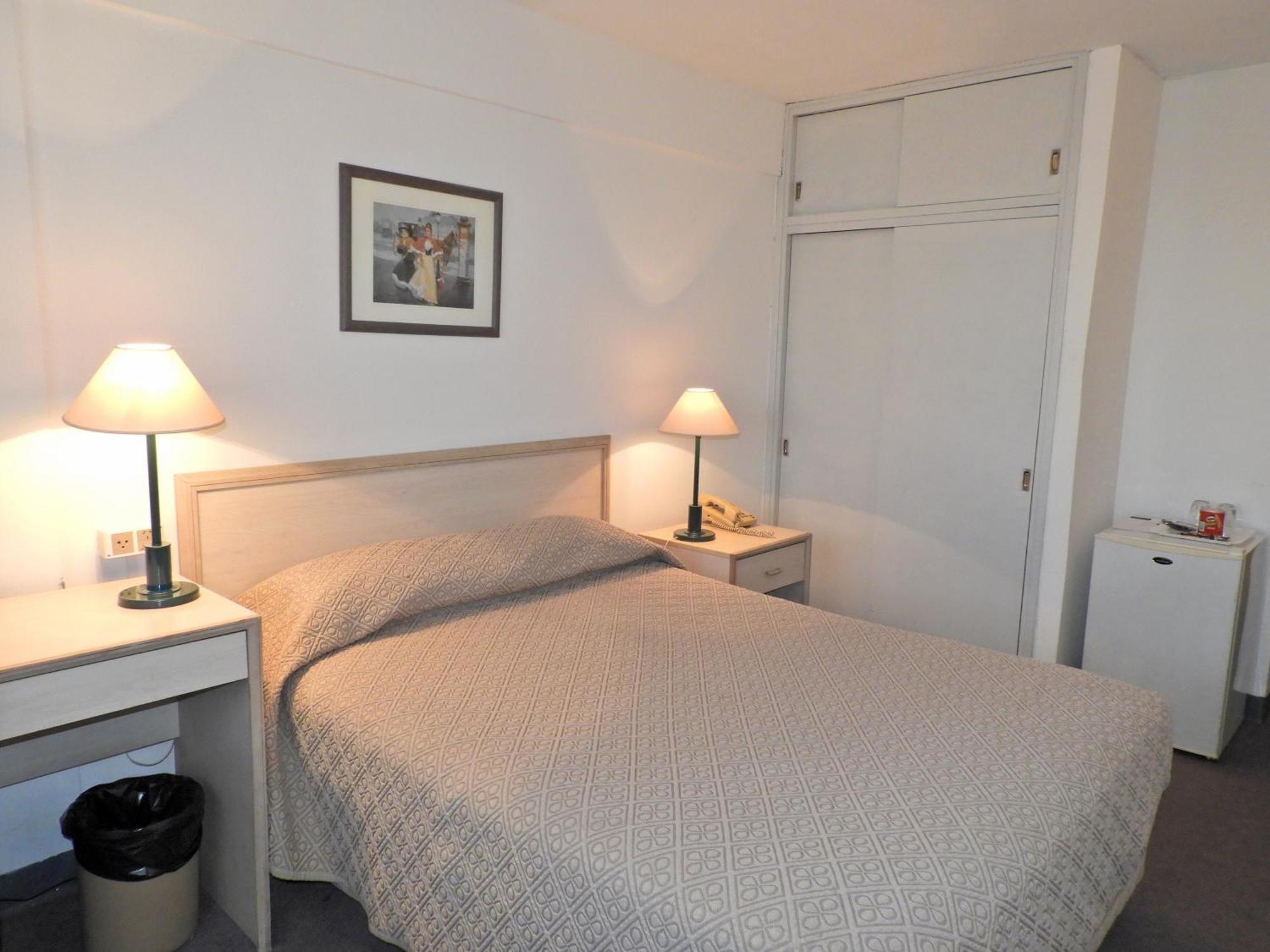 Hotel Tres Cruces มอนเตวิเดโอ ภายนอก รูปภาพ
