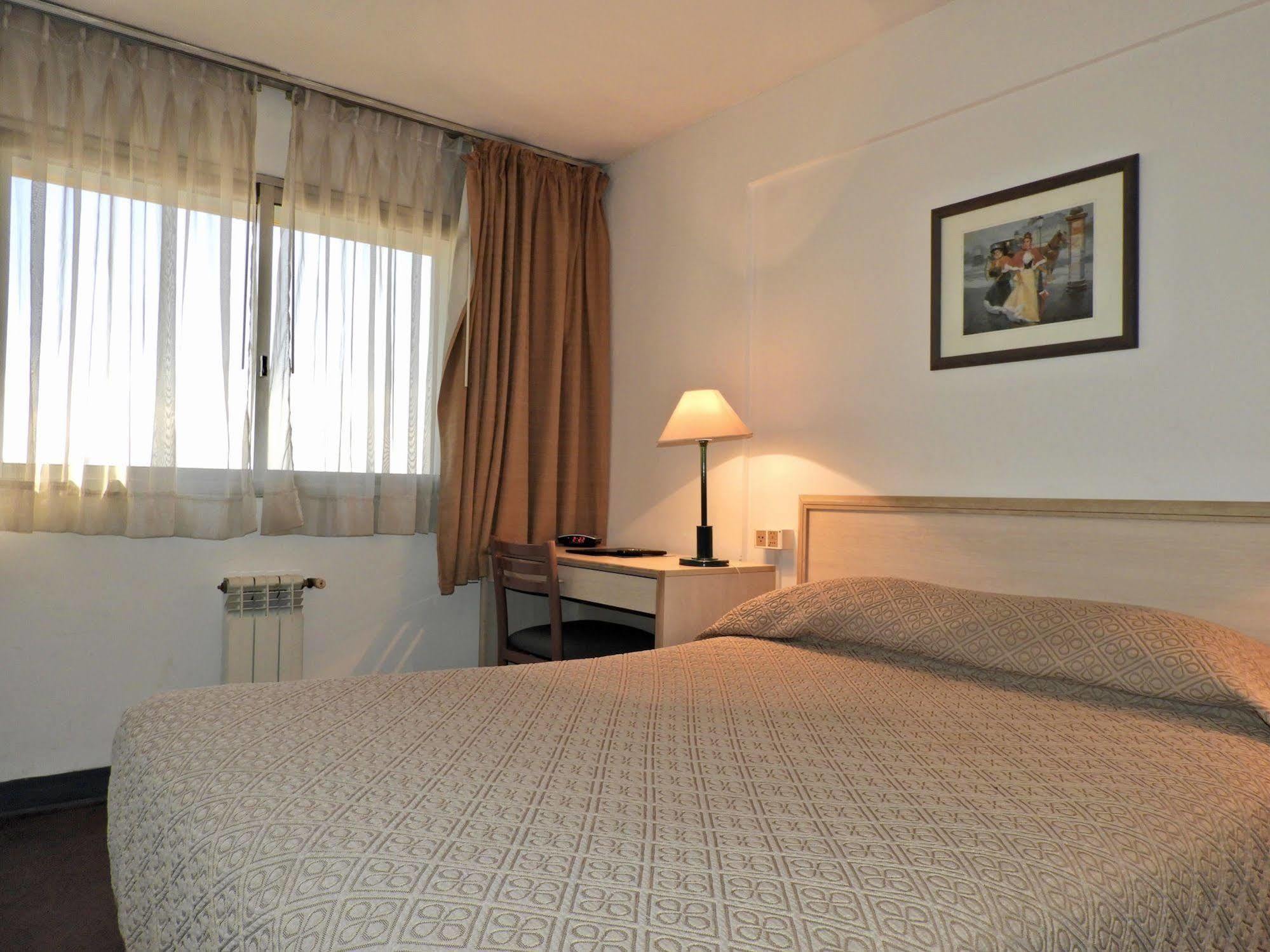 Hotel Tres Cruces มอนเตวิเดโอ ภายนอก รูปภาพ
