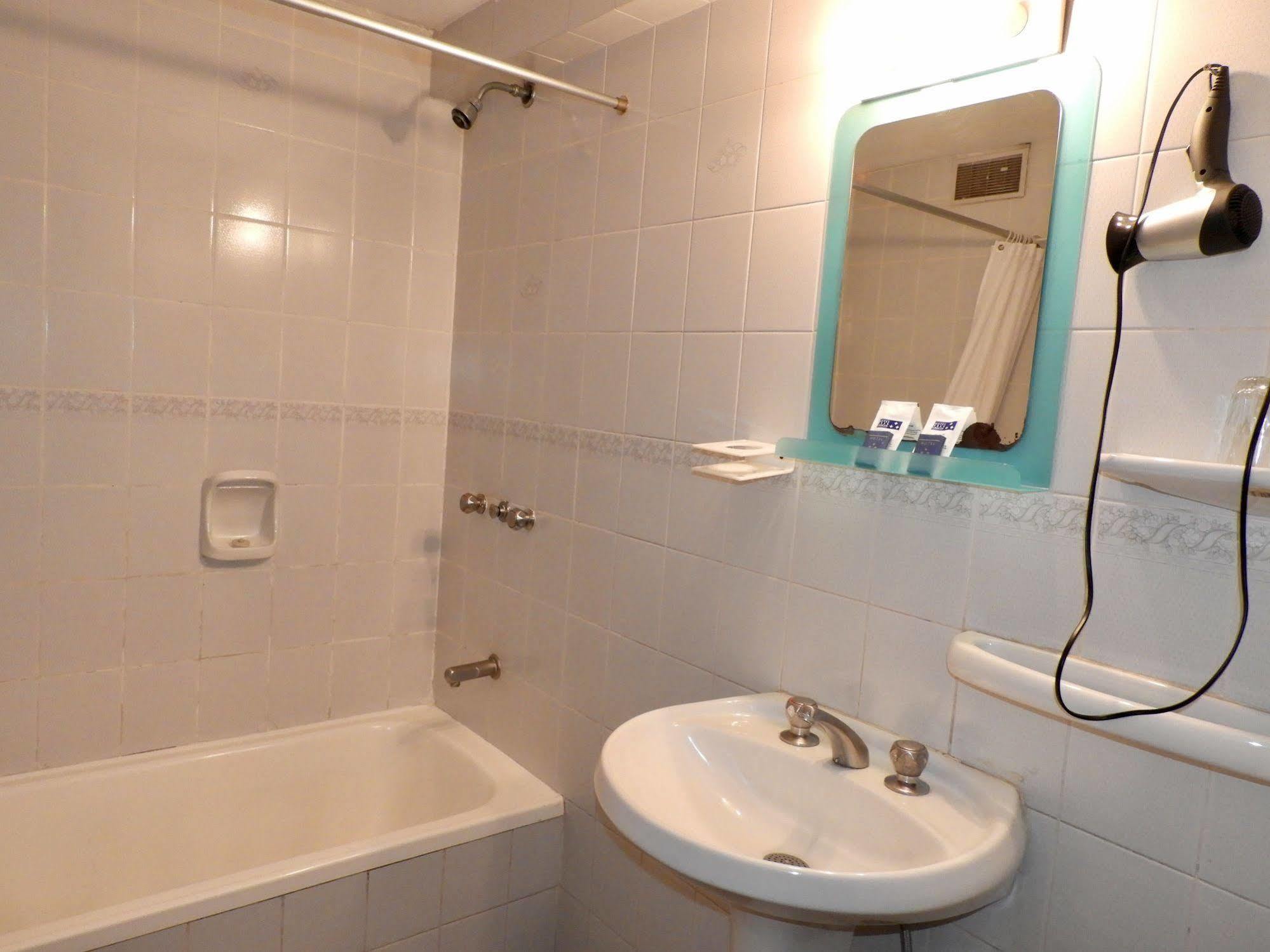 Hotel Tres Cruces มอนเตวิเดโอ ภายนอก รูปภาพ